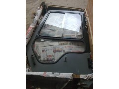 斗山DH150LC-7挖掘機(jī)駕駛室邊門-- 武漢邁通挖掘機(jī)配件有限公司