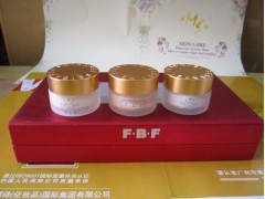 臺灣菲芭菲嫩白透紅三件套，菲芭菲由廣州蝶貝蕾化妝品出品-- 廣西南寧市護(hù)膚精品化妝品公司銷售部