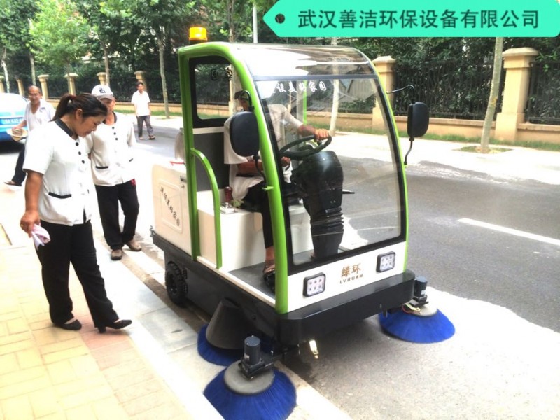 施帝威 1800智能式系列掃地機-- 武漢善潔環(huán)保設(shè)備有限公司