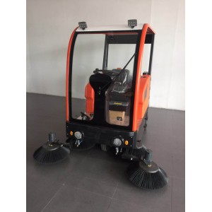半封閉電動掃地車1900環(huán)衛(wèi)清掃車