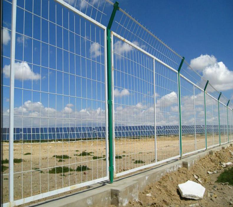 光伏電站圍欄，電力安全圍欄，太陽能電站防護欄桿-- 安平縣金淦絲網制造有限公司
